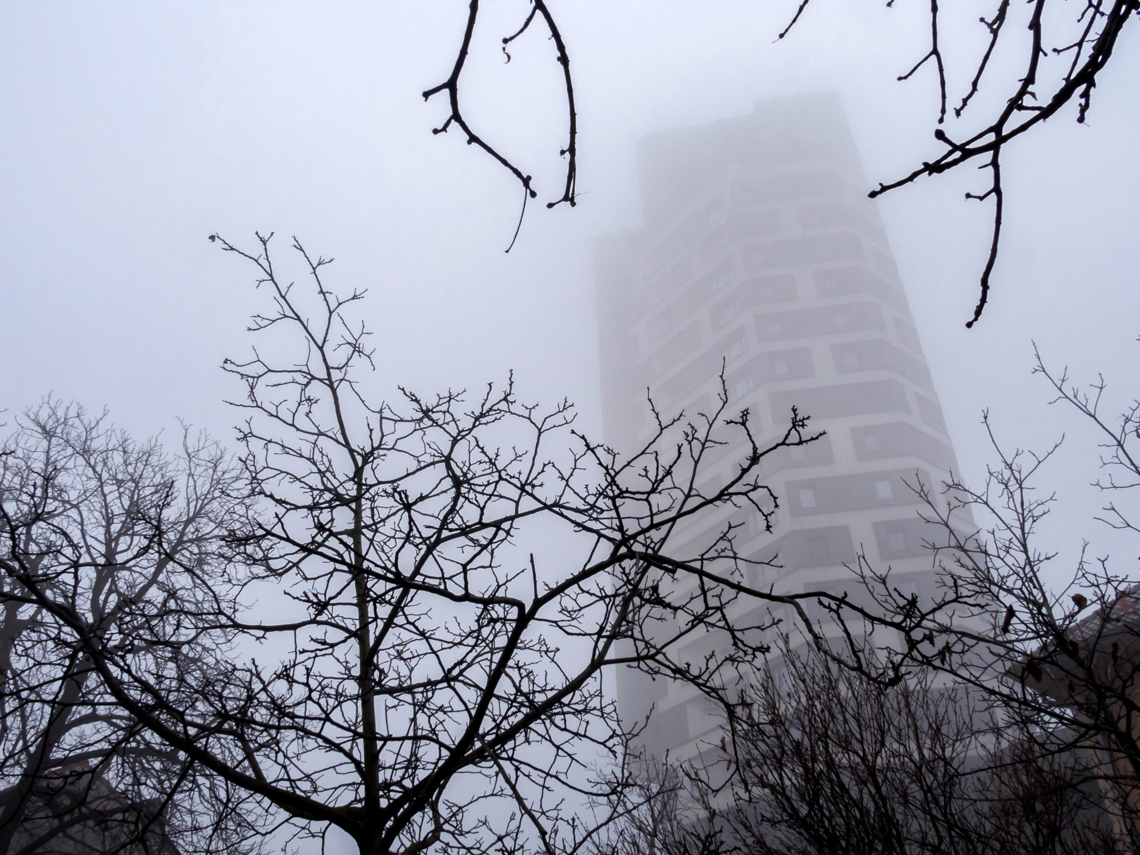 Hmlisté počasie v meste