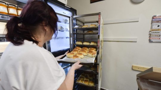 Výroba Muránskych buchiet v obci Muráň.