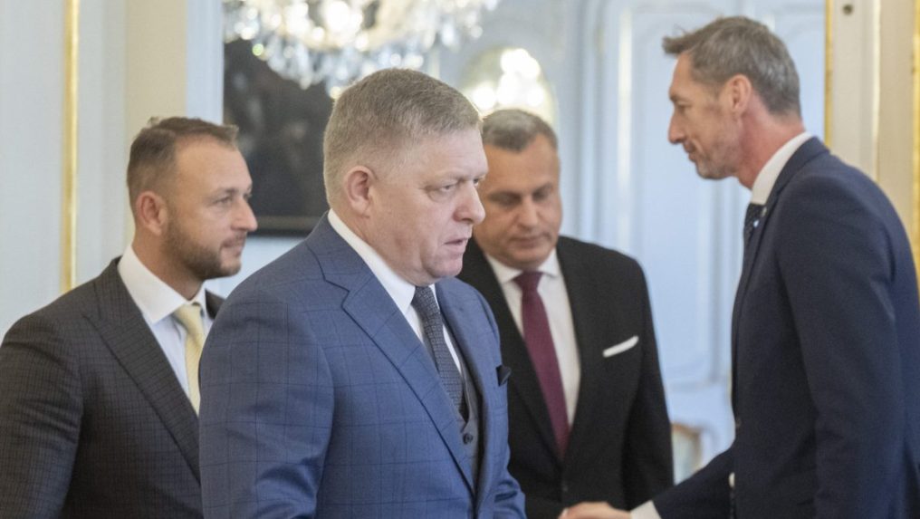 V popredí premiér Robert Fico.