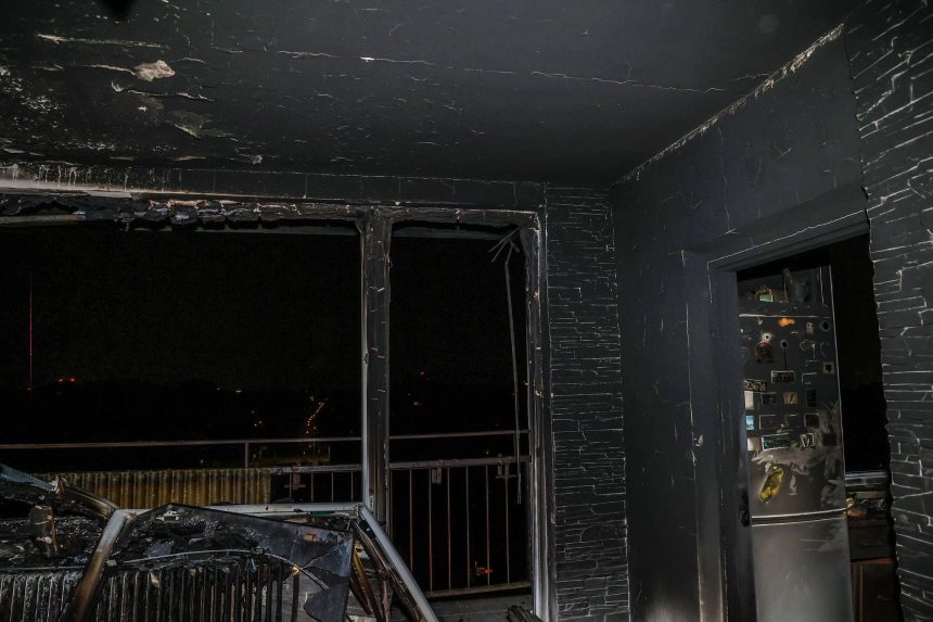 Na snímke hasiči v Košiciach.