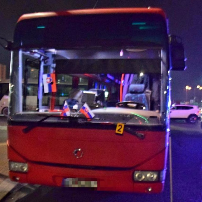 Na snímke autobus, ktorý zrazil chodkyňu v Poprade.