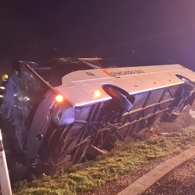 Nehoda diaľkového autobusu.