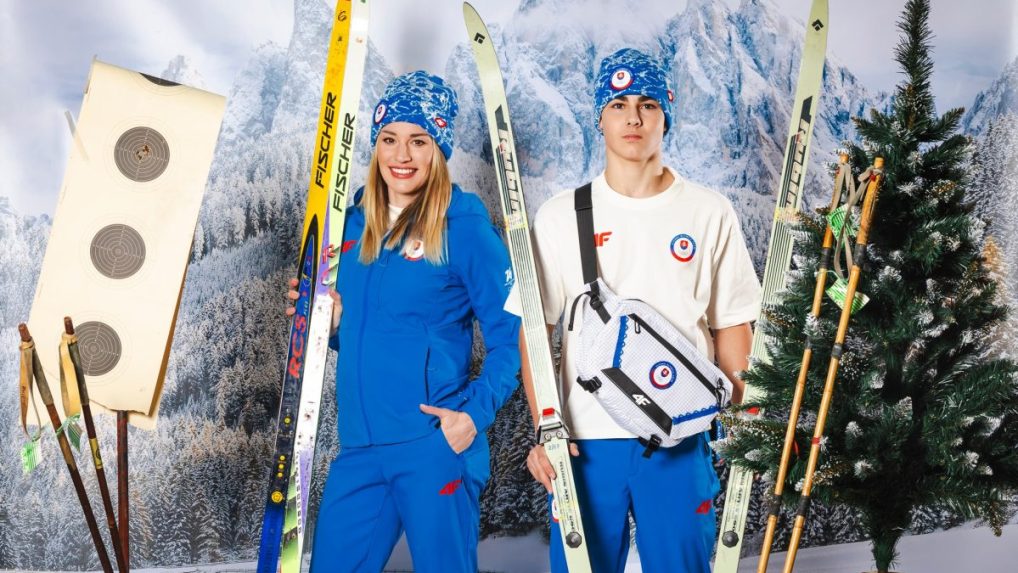 Zhora vytvárajú línie podobu štyroch ľudí držiacich sa okolo ramien.