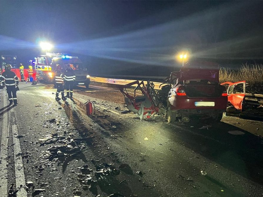 Dopravná nehoda na diaľnici pri Zamarovciach.