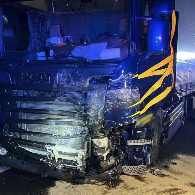 Dopravná nehoda na diaľnici pri Zamarovciach.