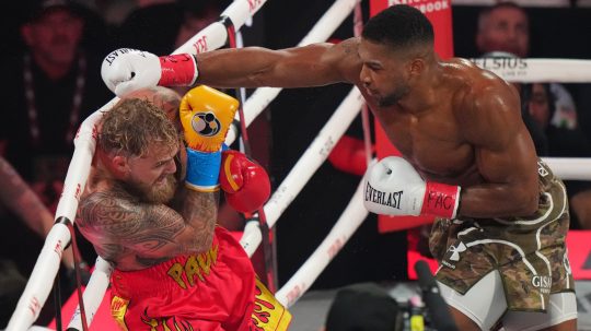 Svetový šampión proti influencerovi: Zápas trval dlhšie, než sa čakalo. Bol to slabší výkon, priznal Anthony Joshua