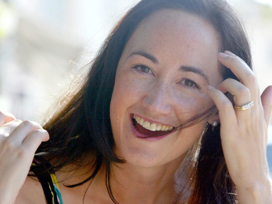 Na archívnej snímke z 9. septembra 2004 anglická autorka Sophie Kinsellová.