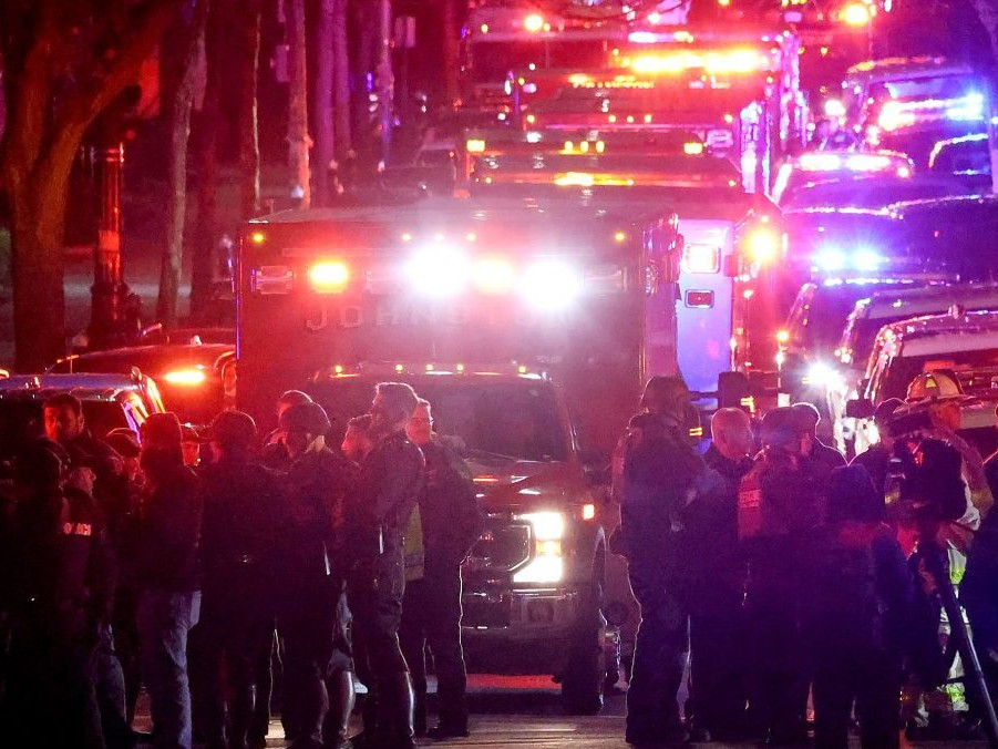 záchranné zložky na mieste streľby