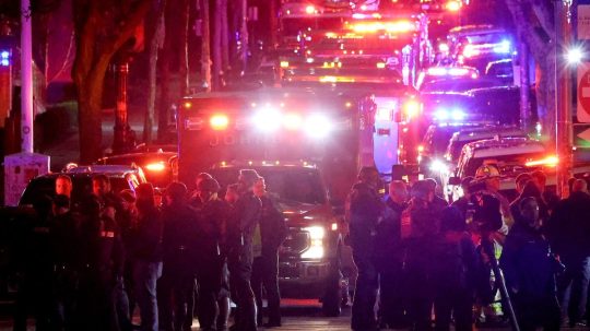 záchranné zložky na mieste streľby