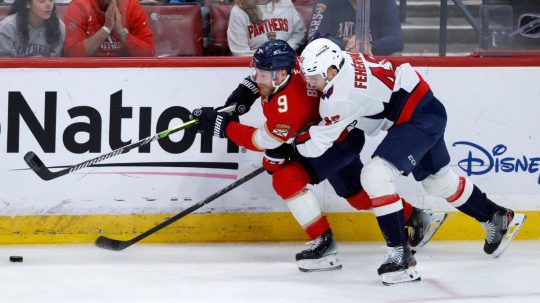 NHL: Fehérváry si pripísal asistenciu, no jeho Washington padol na Floride. Dvorský nezastavil rozbehnuté Buffalo