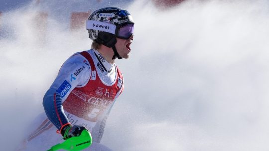 Nórsky lyžiar Timon Haugan.