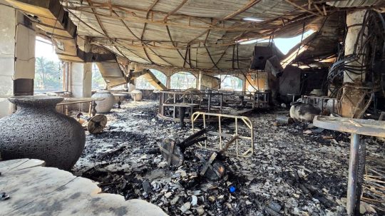 Zhorený nočný klub v Indii.