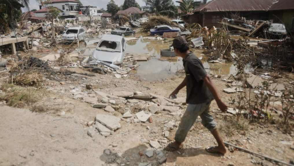 Záplavy na ostrove Sumatra.