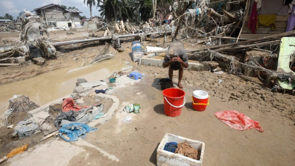 Záplavy na ostrove Sumatra.