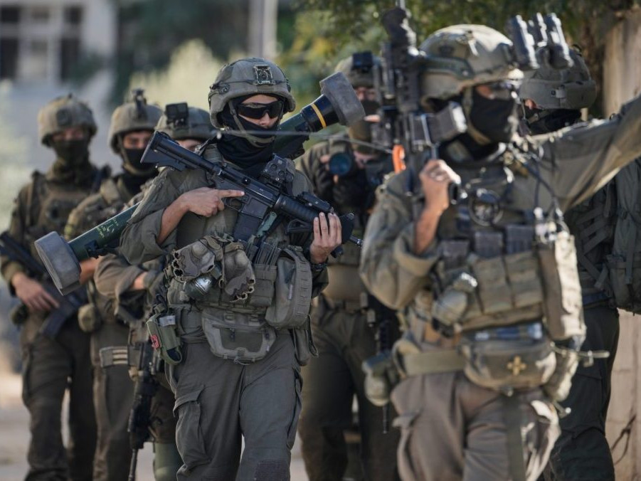 Ozbrojení izraelskí vojaci.