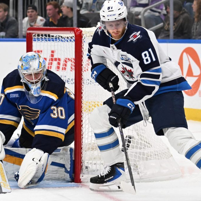 Brankár St. Louis Blues Joel Hofer v akcii.