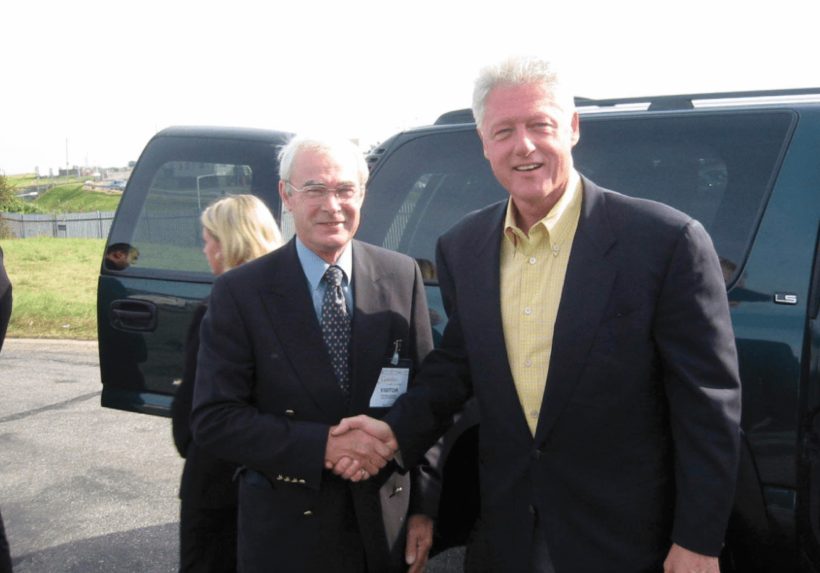 Bill Clinton na fotografii Jeffreyho Epsteina