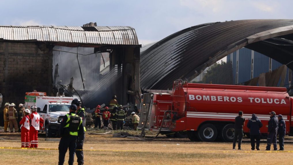 K nehode malého lietadla došlo v priemyselnej oblasti mesta San Mateo Atenco.