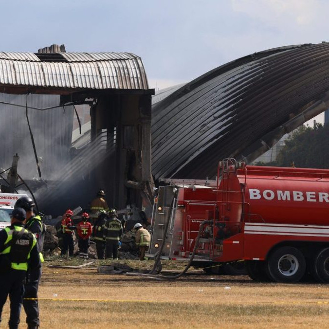 K nehode malého lietadla došlo v priemyselnej oblasti mesta San Mateo Atenco.