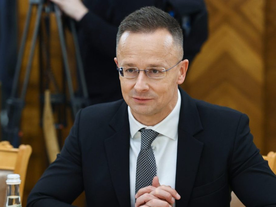 Na snímke Péter Szijjártó.