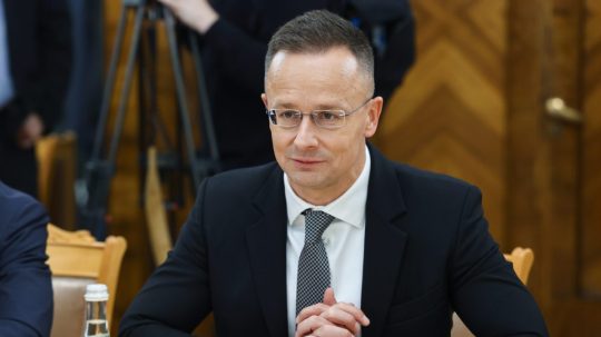 Na snímke Péter Szijjártó.