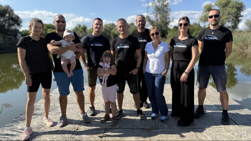 Film sleduje rodinu v obyčajných aj výnimočných chvíľach.