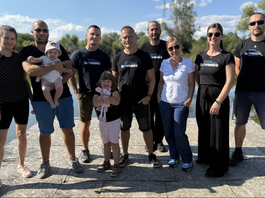 Film sleduje rodinu v obyčajných aj výnimočných chvíľach.