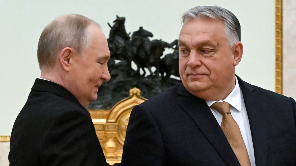 Viktor Orbán (vpravo) a Vladimir Putin počas ich novembrového stretnutia v Kremli.