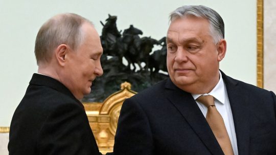 Viktor Orbán (vpravo) a Vladimir Putin počas ich novembrového stretnutia v Kremli.