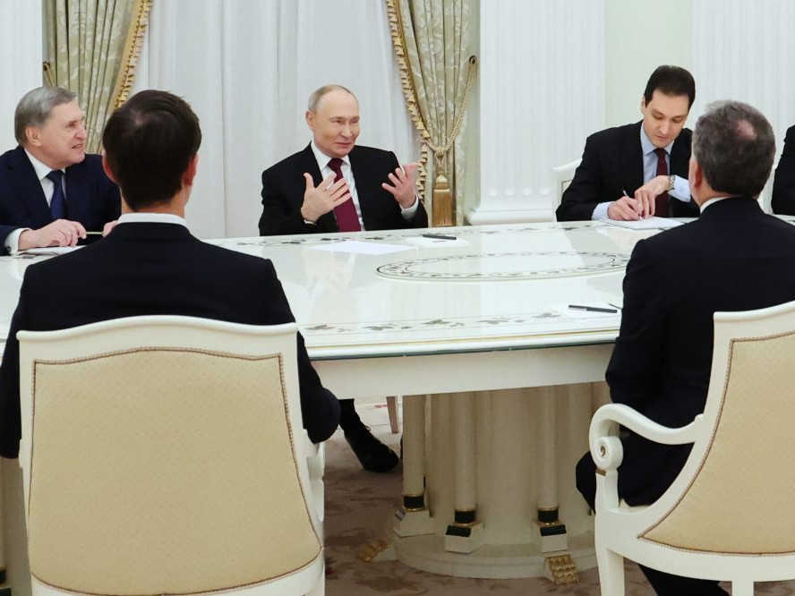 Na snímke Putin aj Witkoff na rokovaní v Moskve.