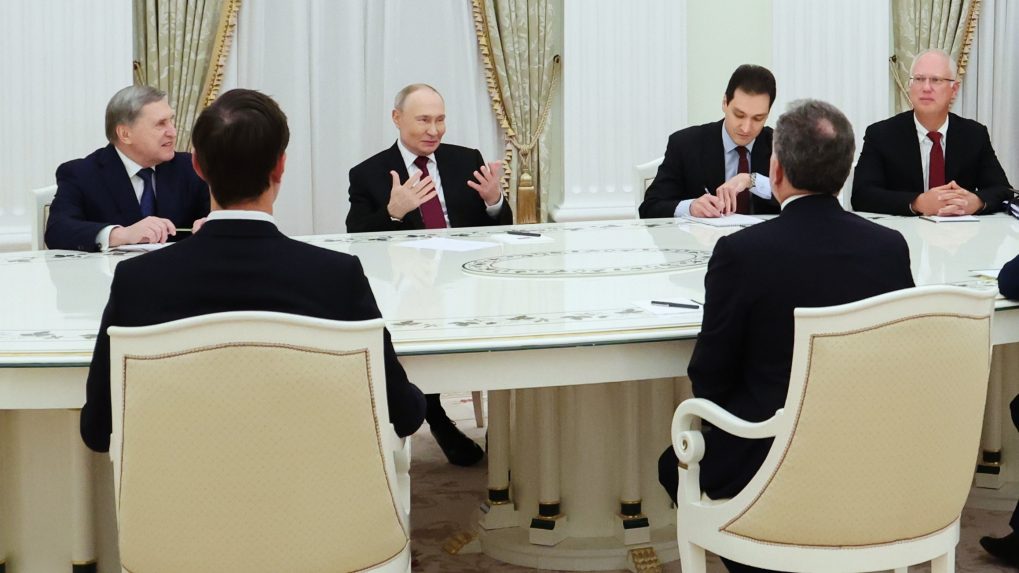 Americkí vyjednávači v Moskve Putinovi predložili upravený americký plán na ukončenie vojny, na ktorého podobe sa podieľali zástupcovia Kyjeva i európskych krajín.