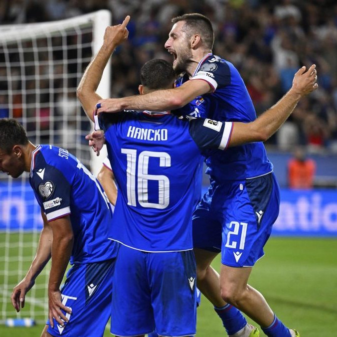 Slovenskí futbalisti oslavujú gól proti Nemecku.