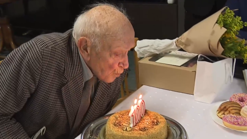Vojenský veterán Branislav Tvarožek oslávil 100. narodeniny. Namiesto darčekov pre seba chce pomáhať deťom v Afrike