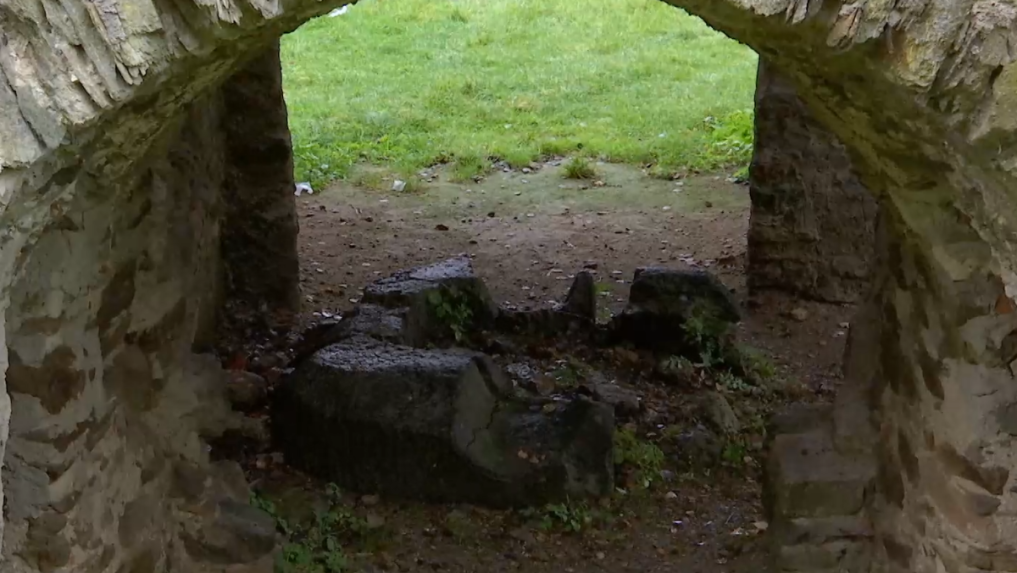 Vysoká pec v obci Sirk je jedna z najstarších na Gemeri.