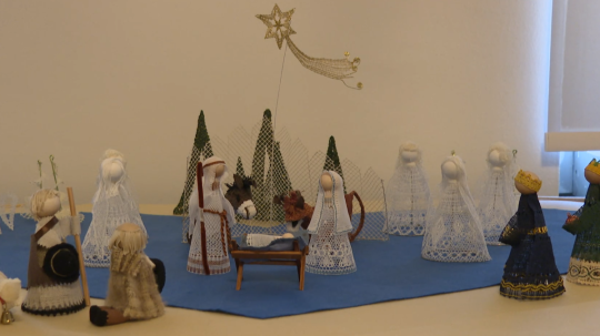 Paličkovaný betlehem obsahuje všetky typy regionálnych slovenských čipiek.