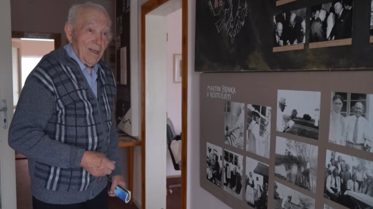 V obci Kostolište dodnes stojí rodný dom Martina Benku.