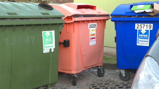 Na snímke odpadové koše.