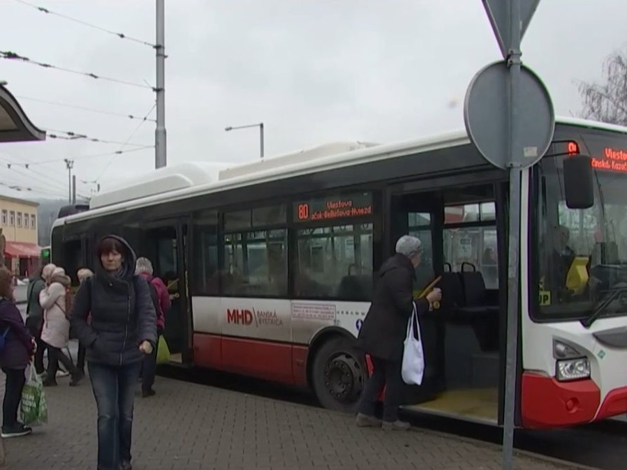 Spor o budúcnosti MHD v Banskej Bystrici: Predĺženie zmluvy s dodávateľom niektorí považujú za netransparentné