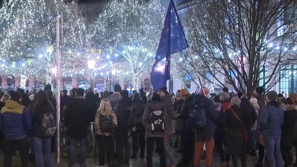 Zhromaždenie sa začalo na Námestí Nežnej revolúcie.