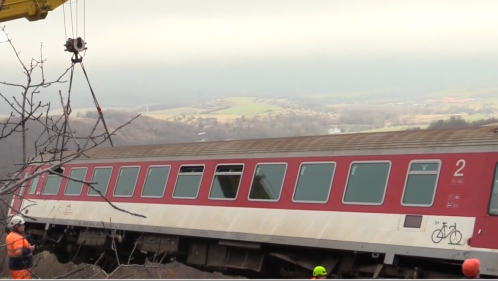 vytiahli vagón po nehode