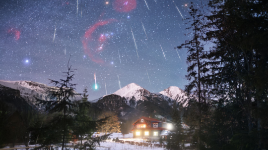 Autor fotografie zachytával meteorický roj počas dvoch nocí blízko starej goralskej chaty.