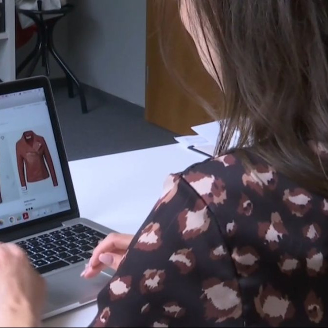 žena nakupuje na internete