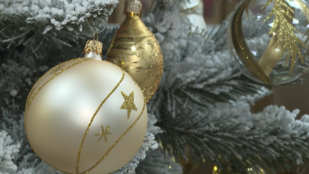 Na snímke vianočné ozdoby.