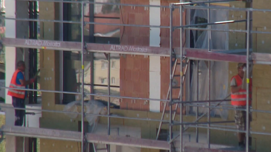 robotníci na stavbe