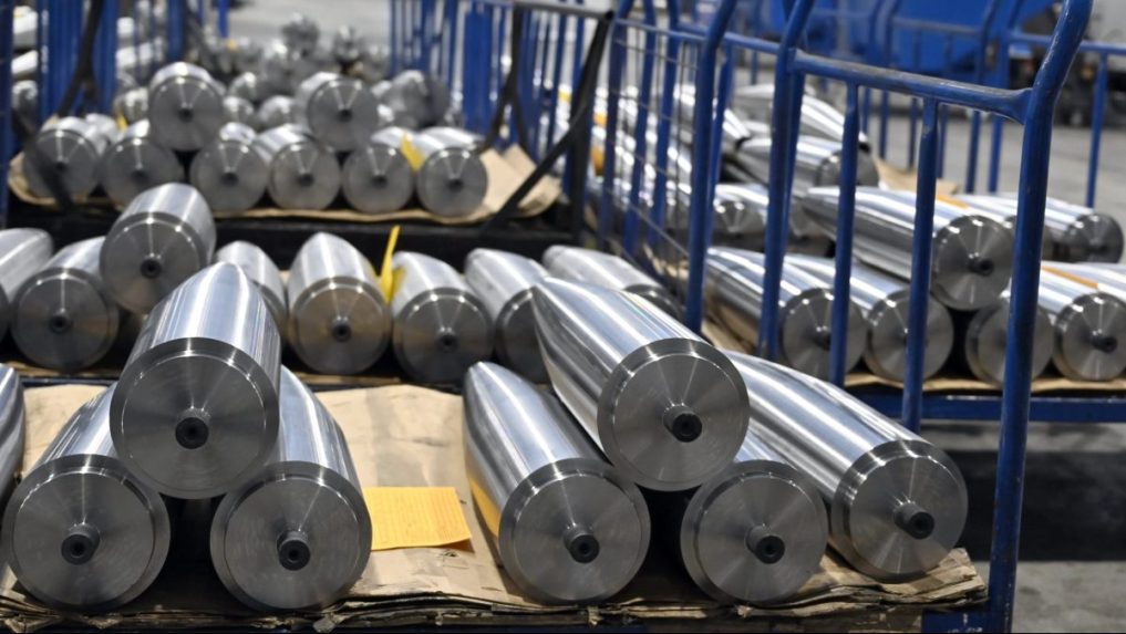 Na snímke výroba tiel pre veľko-kalibrovú muníciu.