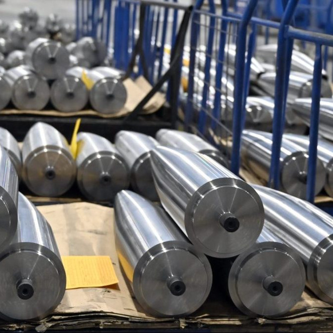 Na snímke výroba tiel pre veľko-kalibrovú muníciu.