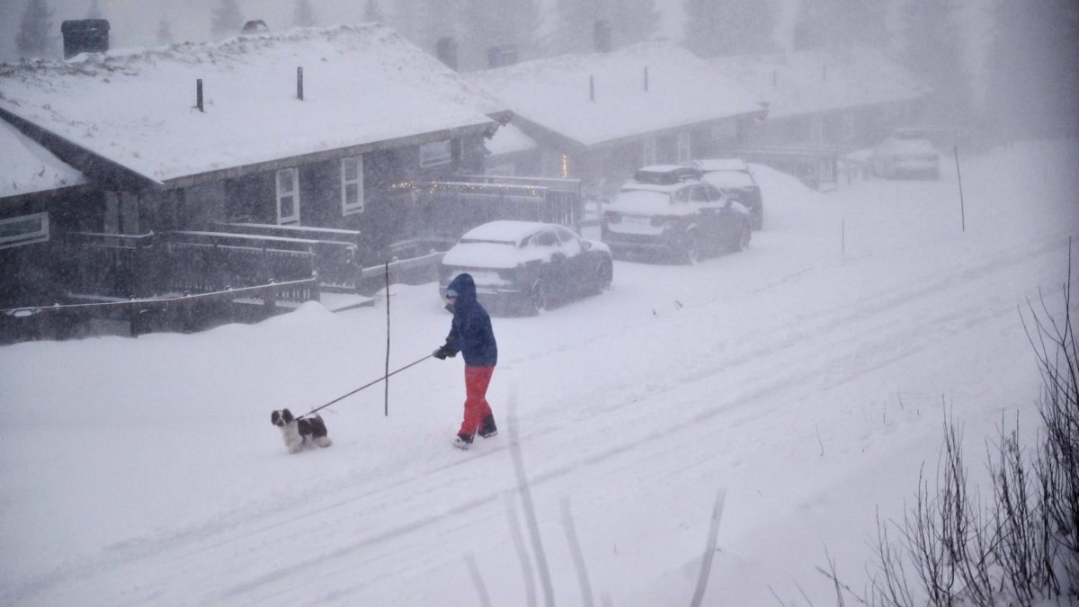 B&uacute;rka Johannes si vo &Scaron;v&eacute;dsku vyžiadala už najmenej tri obete, st&aacute;tis&iacute;ce dom&aacute;cnost&iacute; boli bez elektriny