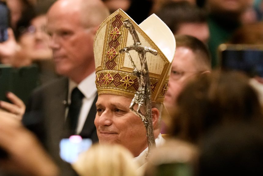 Pápež Lev XIV. odslúžil prvú vianočnú vigíliu svojho pontifikátu.