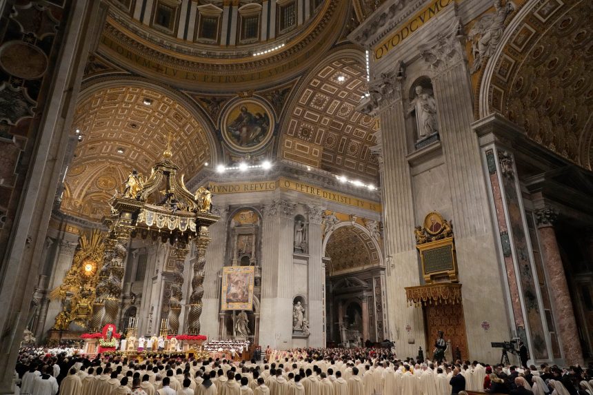 Pápež Lev XIV. odslúžil prvú vianočnú vigíliu svojho pontifikátu.