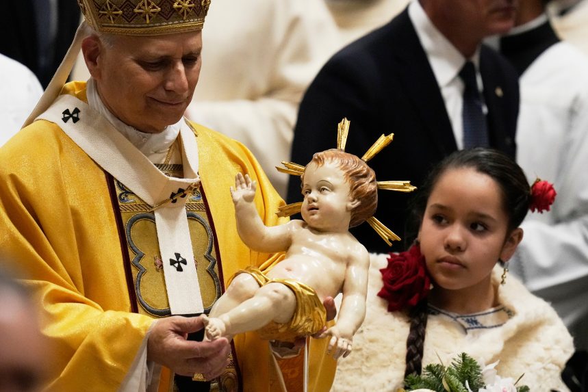 Pápež Lev XIV. odslúžil prvú vianočnú vigíliu svojho pontifikátu.